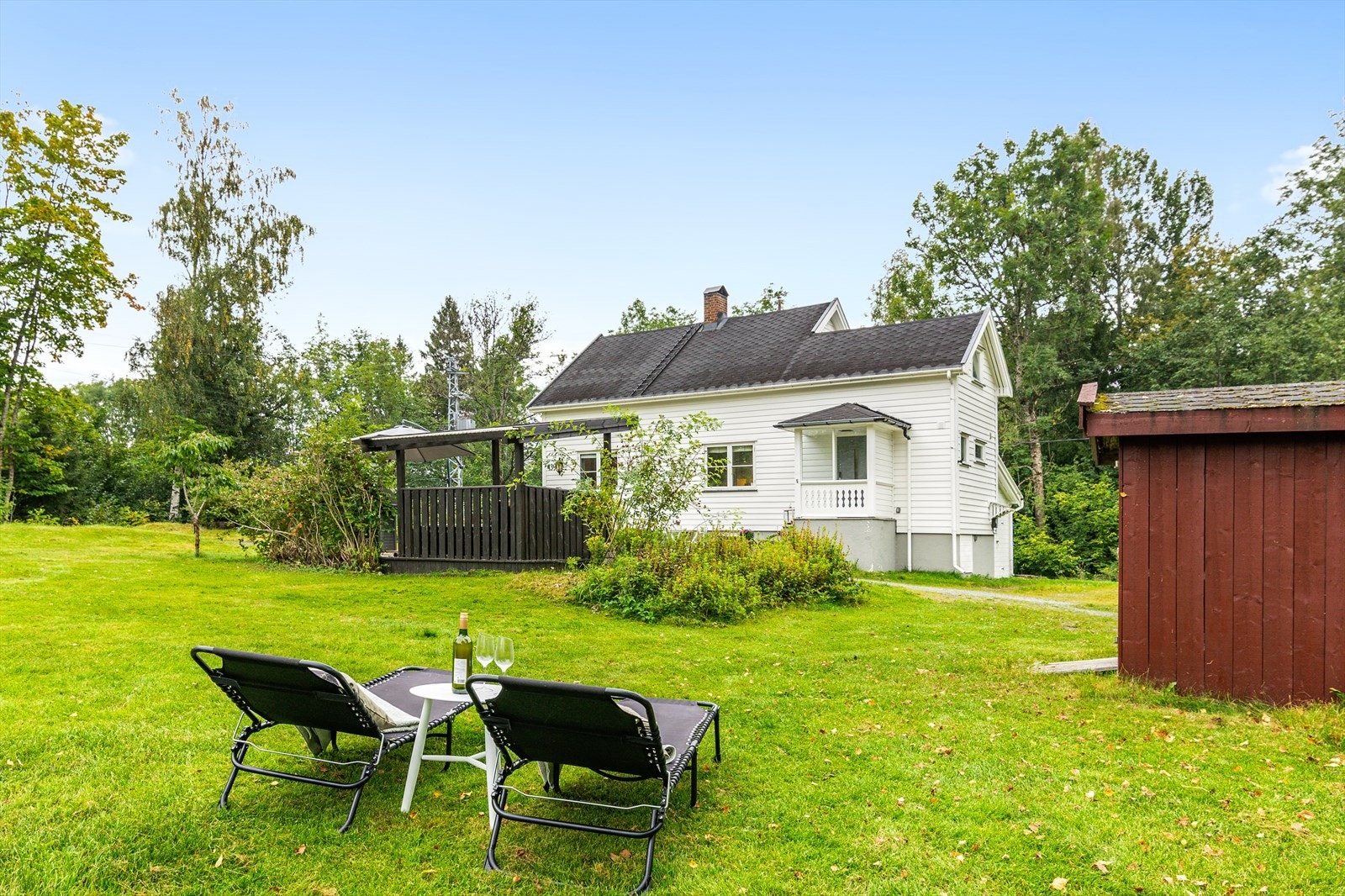 Her er det gode muligheter for deg som liker å pusle i hagen eller bare la barna løpe fritt rundt. Galleribilde