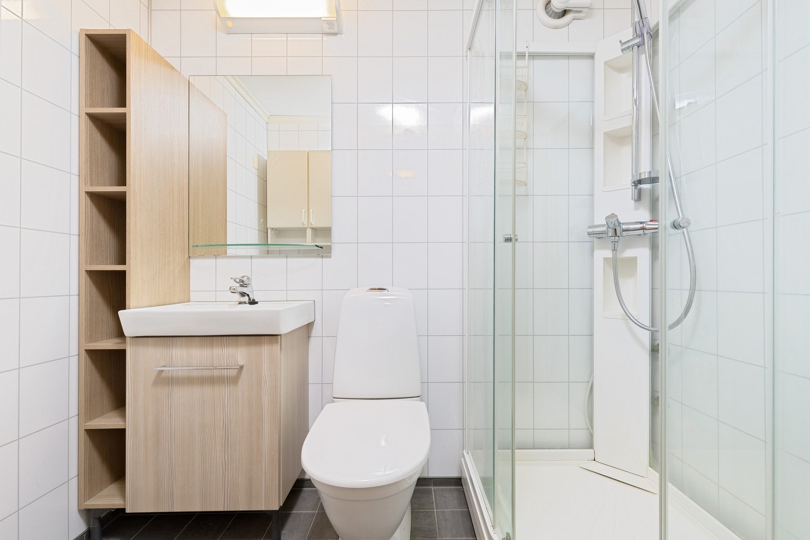 Badet i kjelleren ble rehabilitert i 2014 (ikke bruksendret) Galleribilde