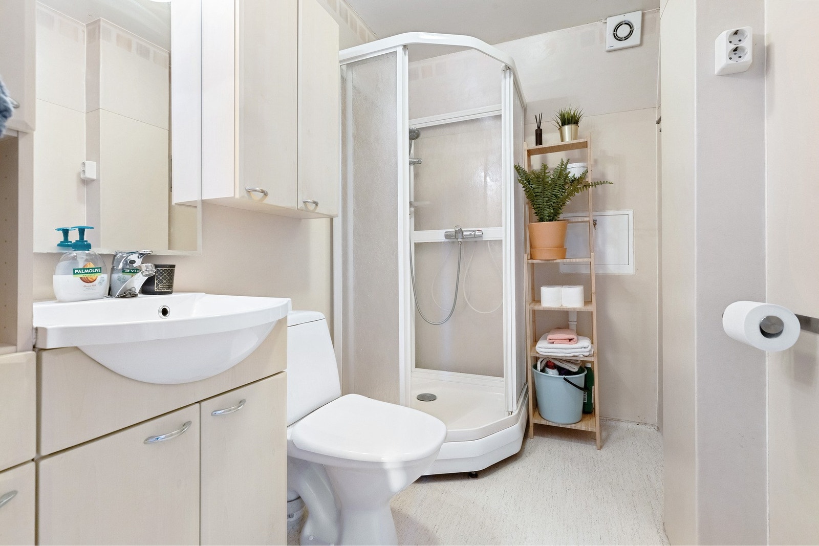 Badet i 2. etasje er fra 2005 Galleribilde