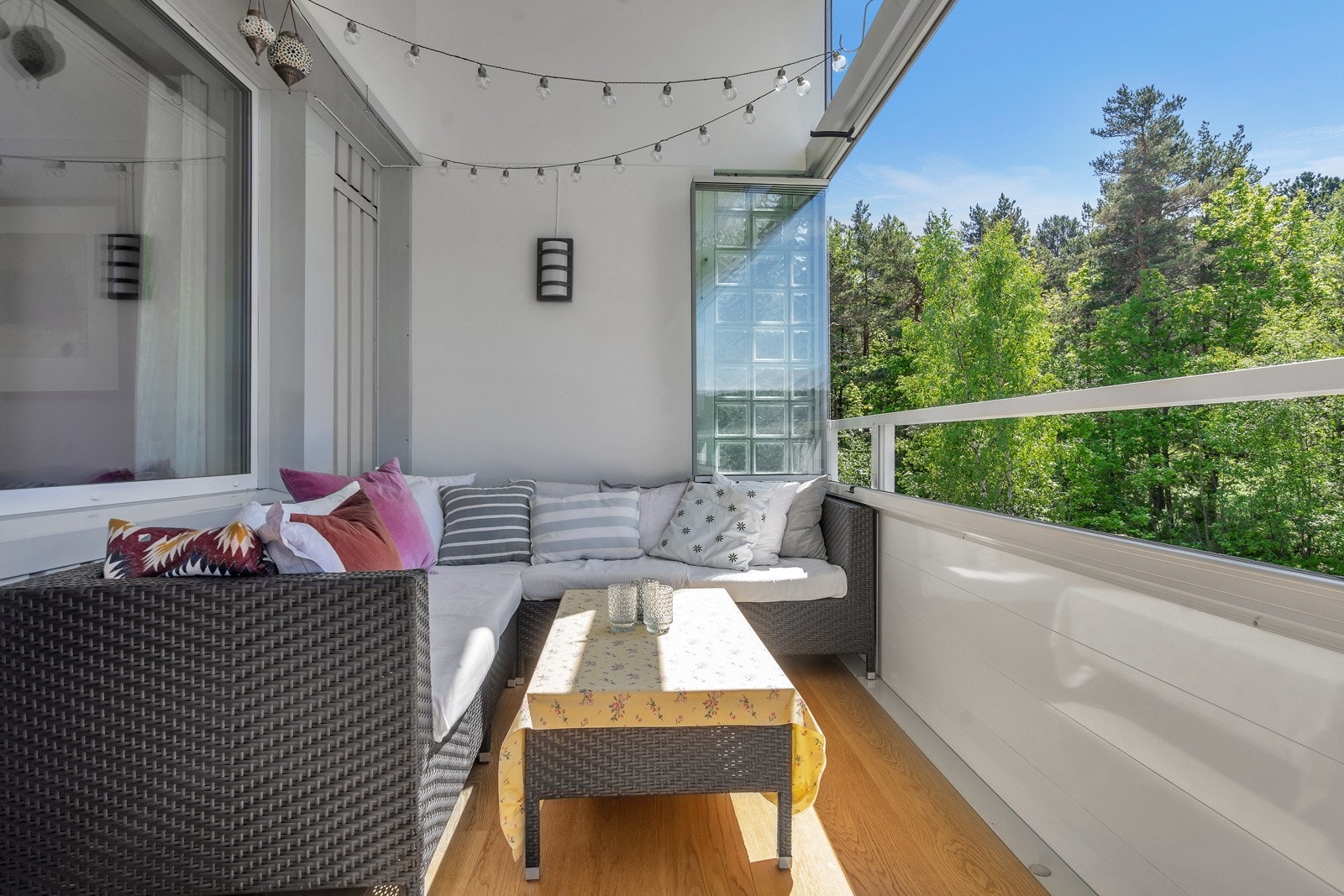 På balkongen er det god plass til grill og utemøblement Galleribilde