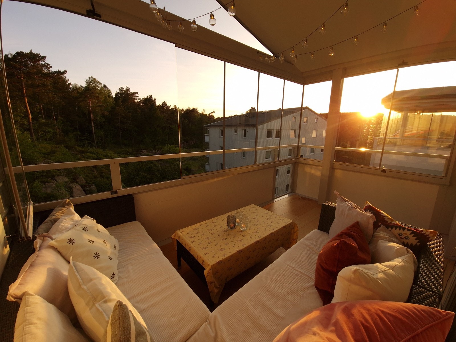 På sommerstid er solen på balkongen til ca 21:30 Galleribilde