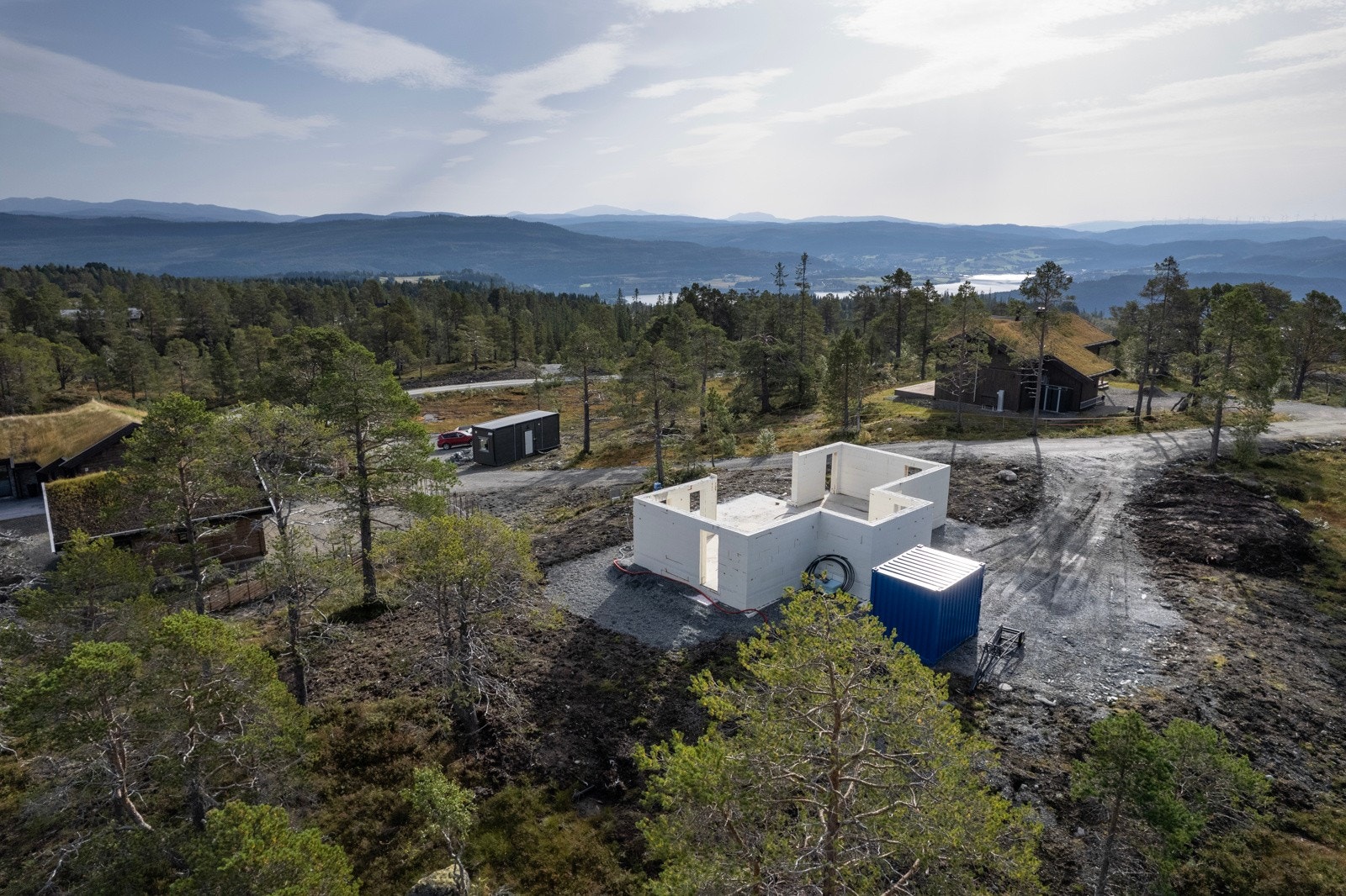 Fra eiendommen er det kun ca. 30 minutter til Stjørdal og ca. 1 time til Trondheim. Galleribilde