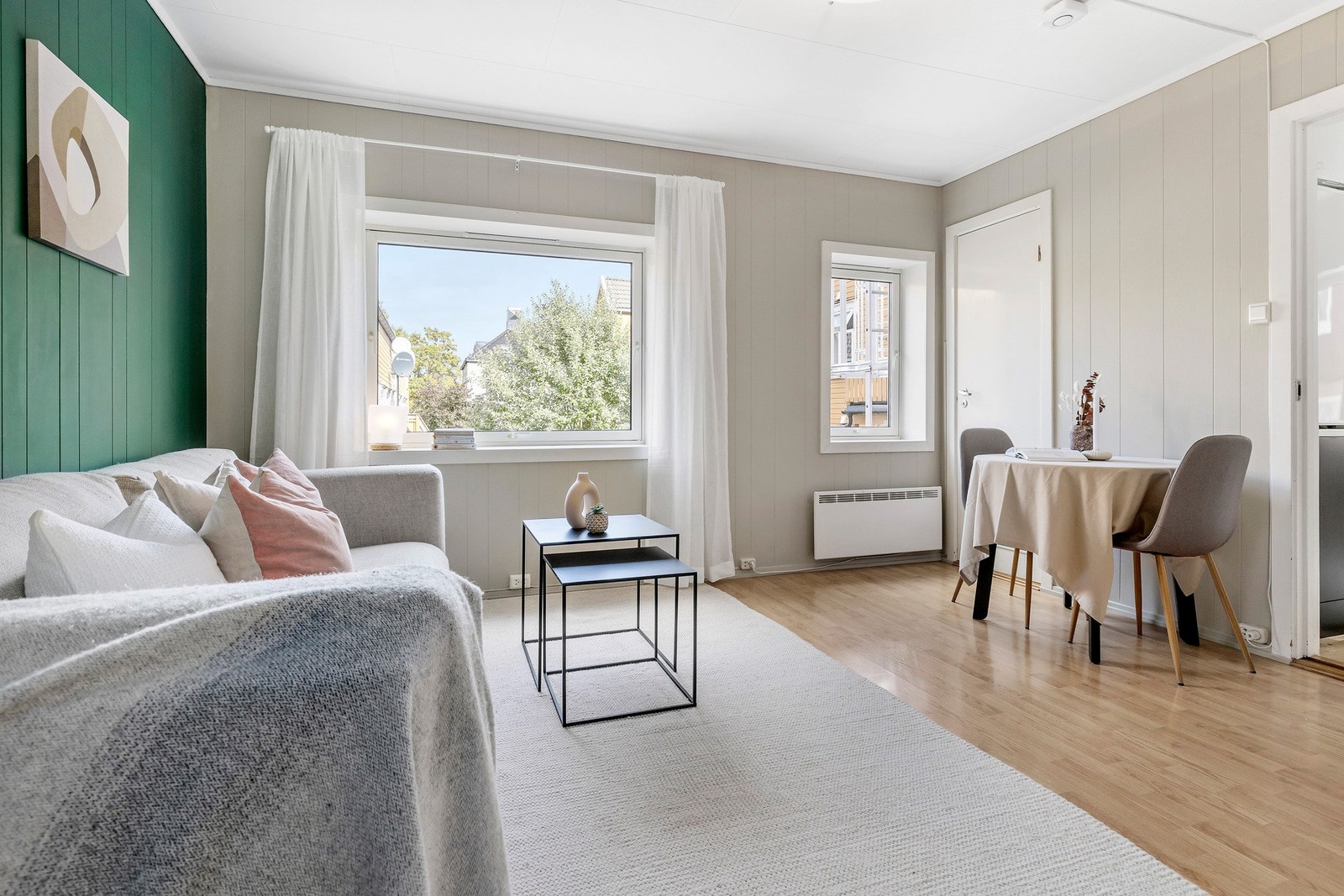 VELKOMMEN TIL EN PEN OG ROMSLIG 2-ROMS MED SKJERMET BELIGGENHET PÅ MØLLENBERG! Galleribilde