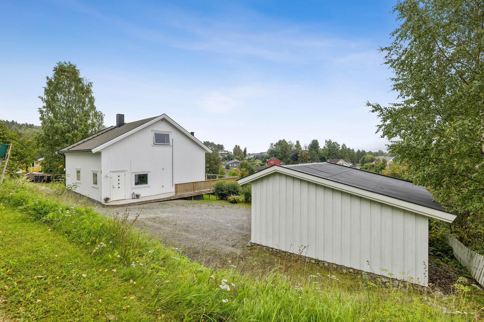 En fin og sentrumsnær enebolig i veletablert og populært boligområde. Galleribilde