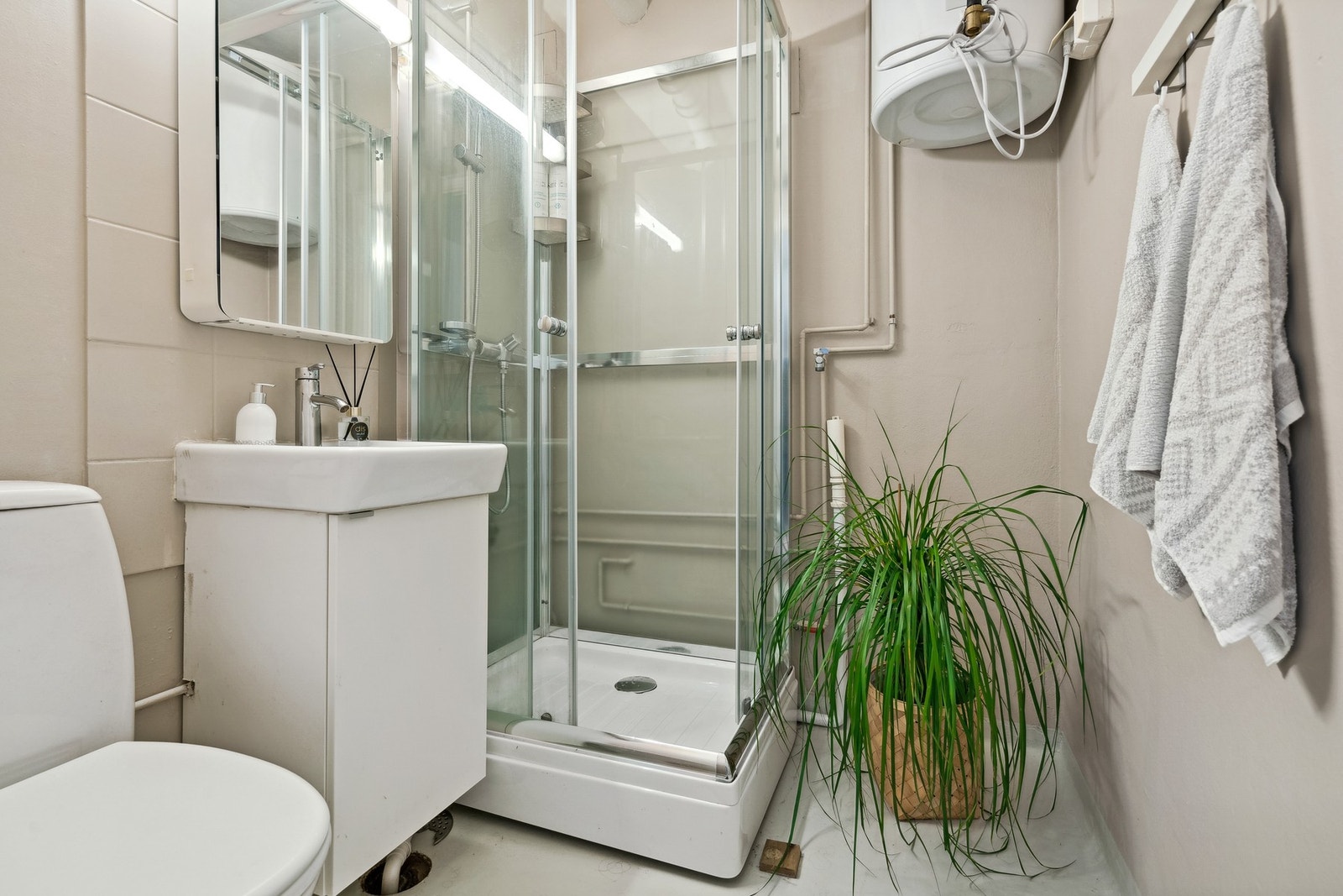 Praktisk og velfungerende bad/wc rom. Galleribilde