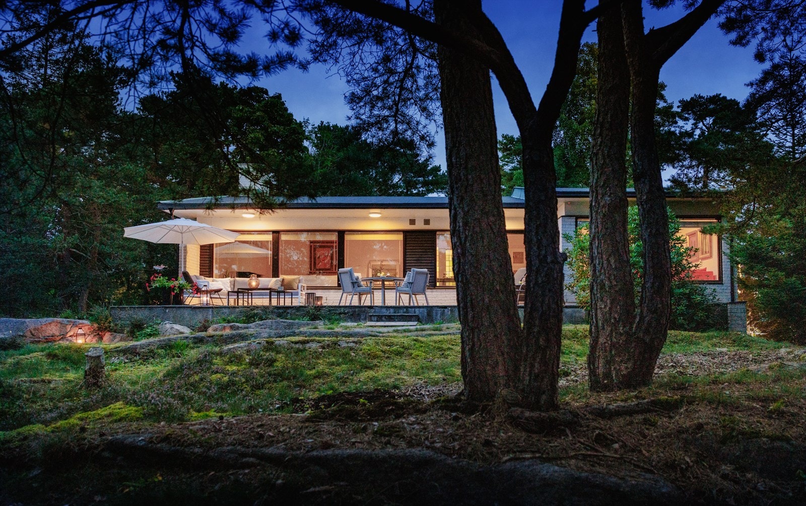 Fagerliveien 22 ligger like nord for Fredrikstad sentrum, i et høydedrag som strekker seg opp mot Falchåsen. Galleribilde