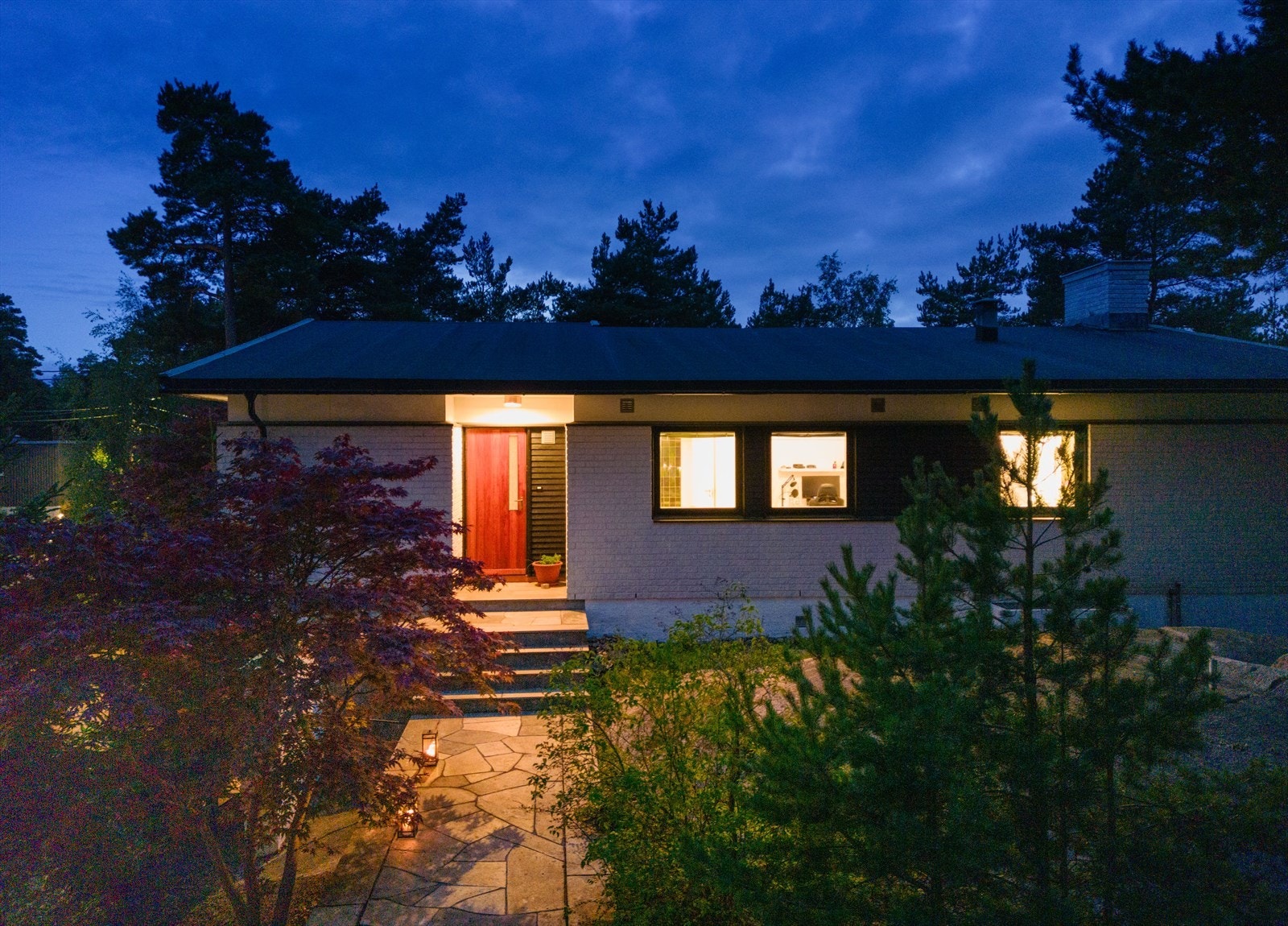 Det er inngang til huset på begge plan. Galleribilde