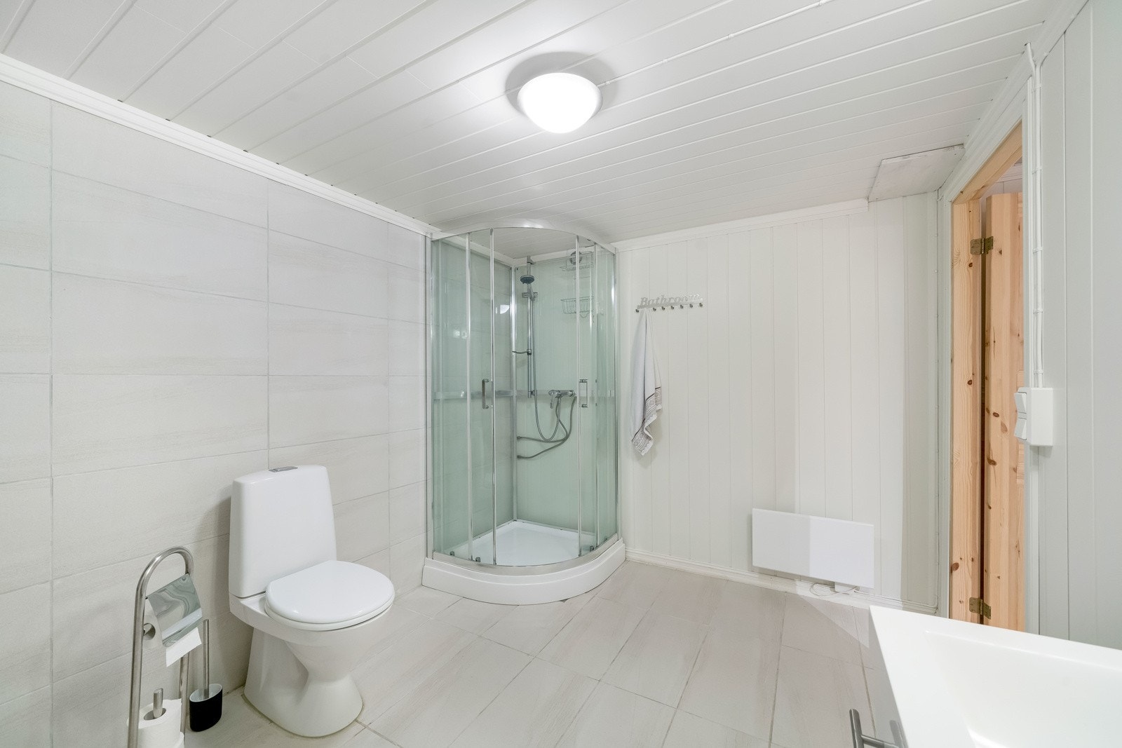 Badet i underetasje er oppgradert i 2017. Galleribilde