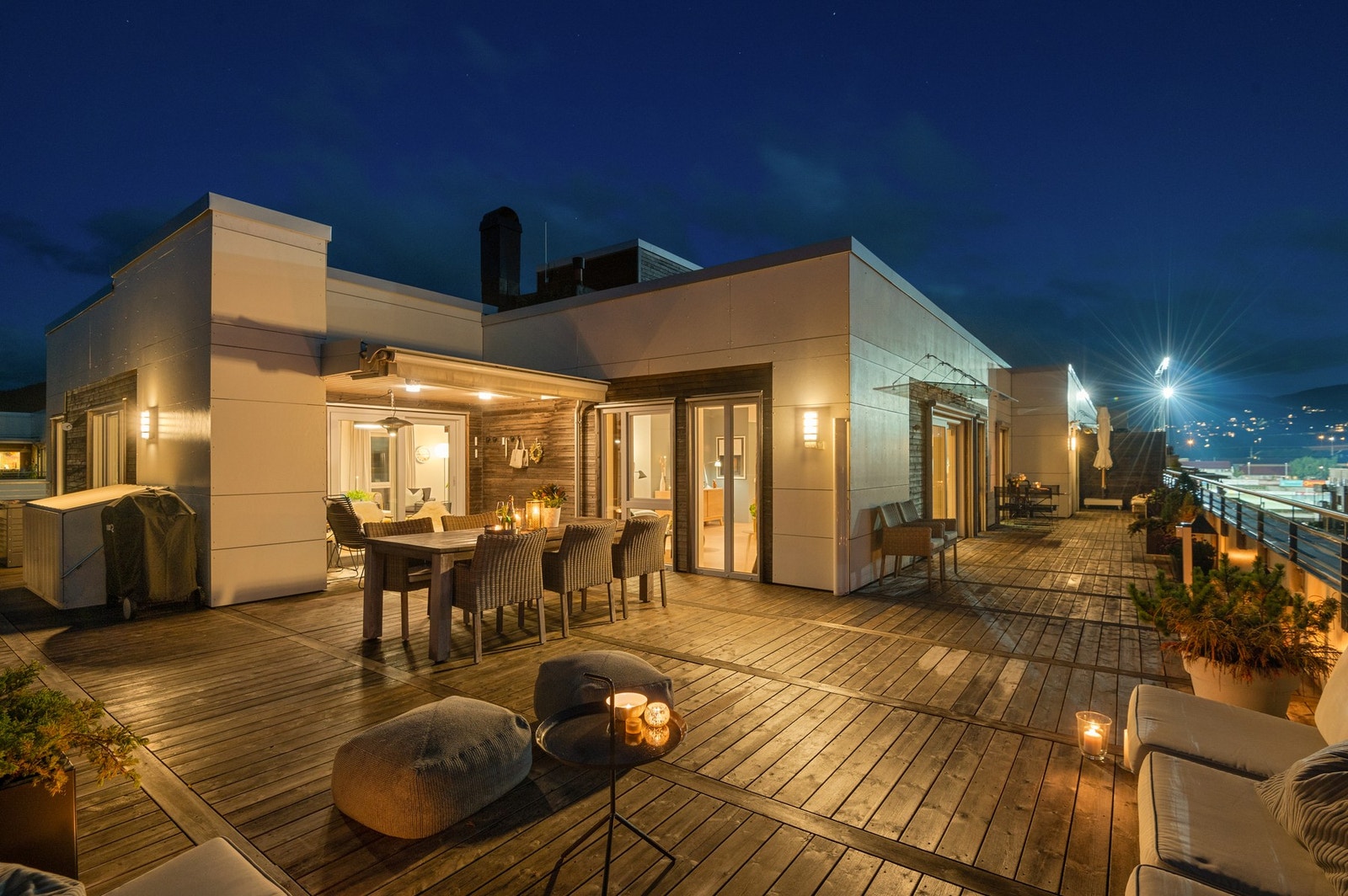 Velkommen til Ranheimsfjæra 85 - en fantastisk toppleilighet på hele 168m2 BRA med 120m2 terrasse! Galleribilde