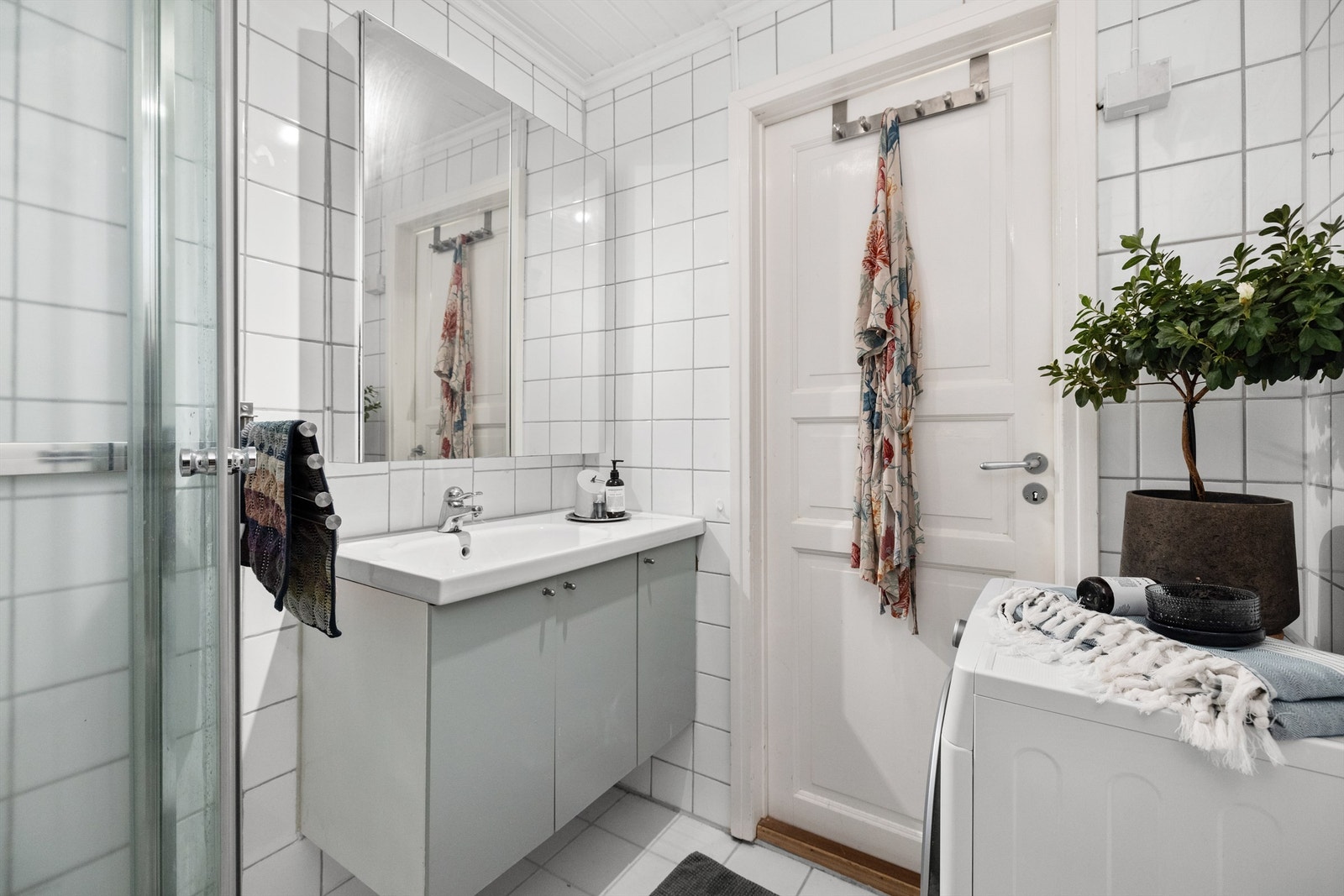 Opplegg for vaskemaskin på bad. Galleribilde