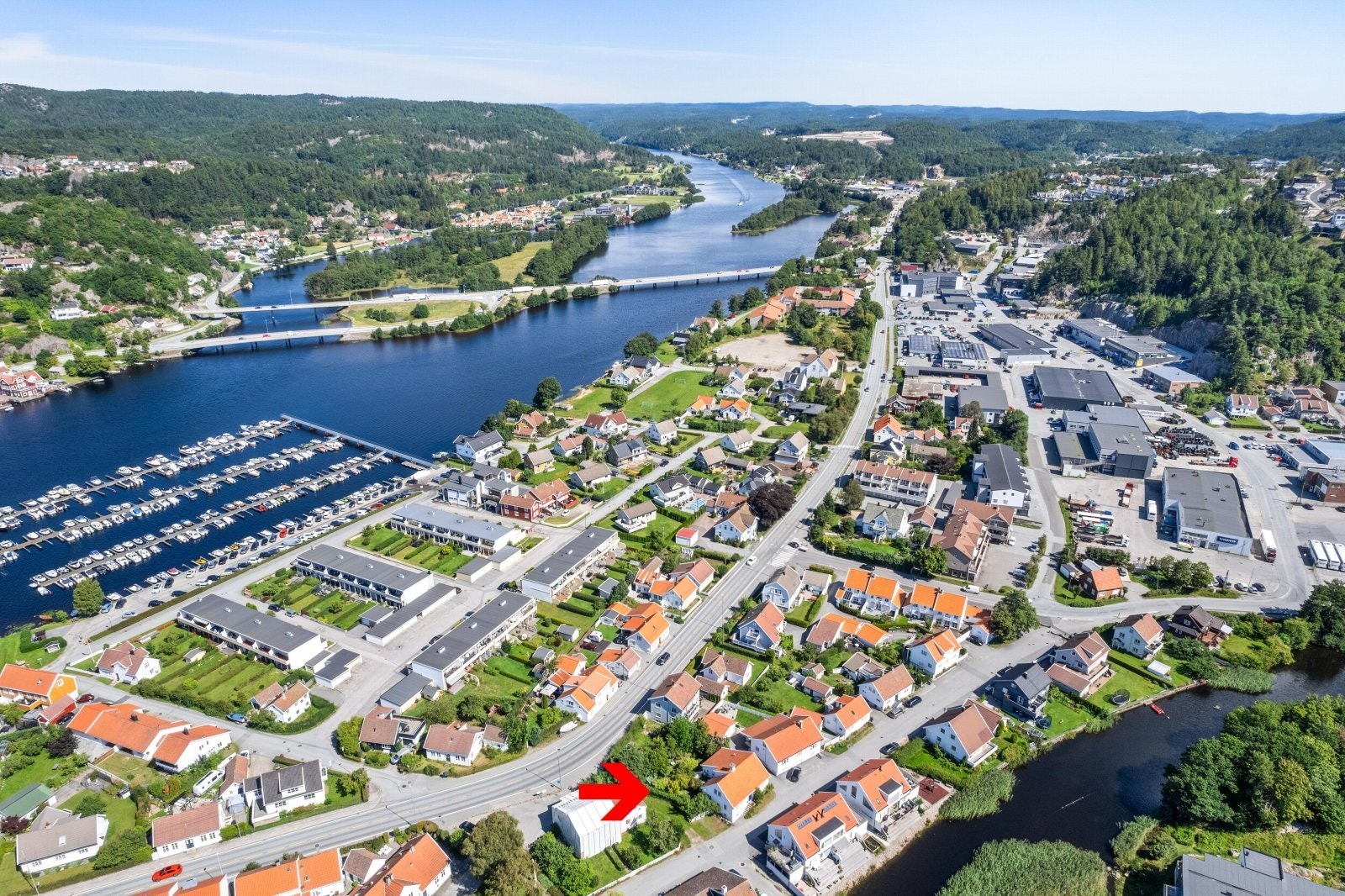 Ønsker man tilgang til båt, er det kommunale båtplasser til leie få minutter unna. Galleribilde
