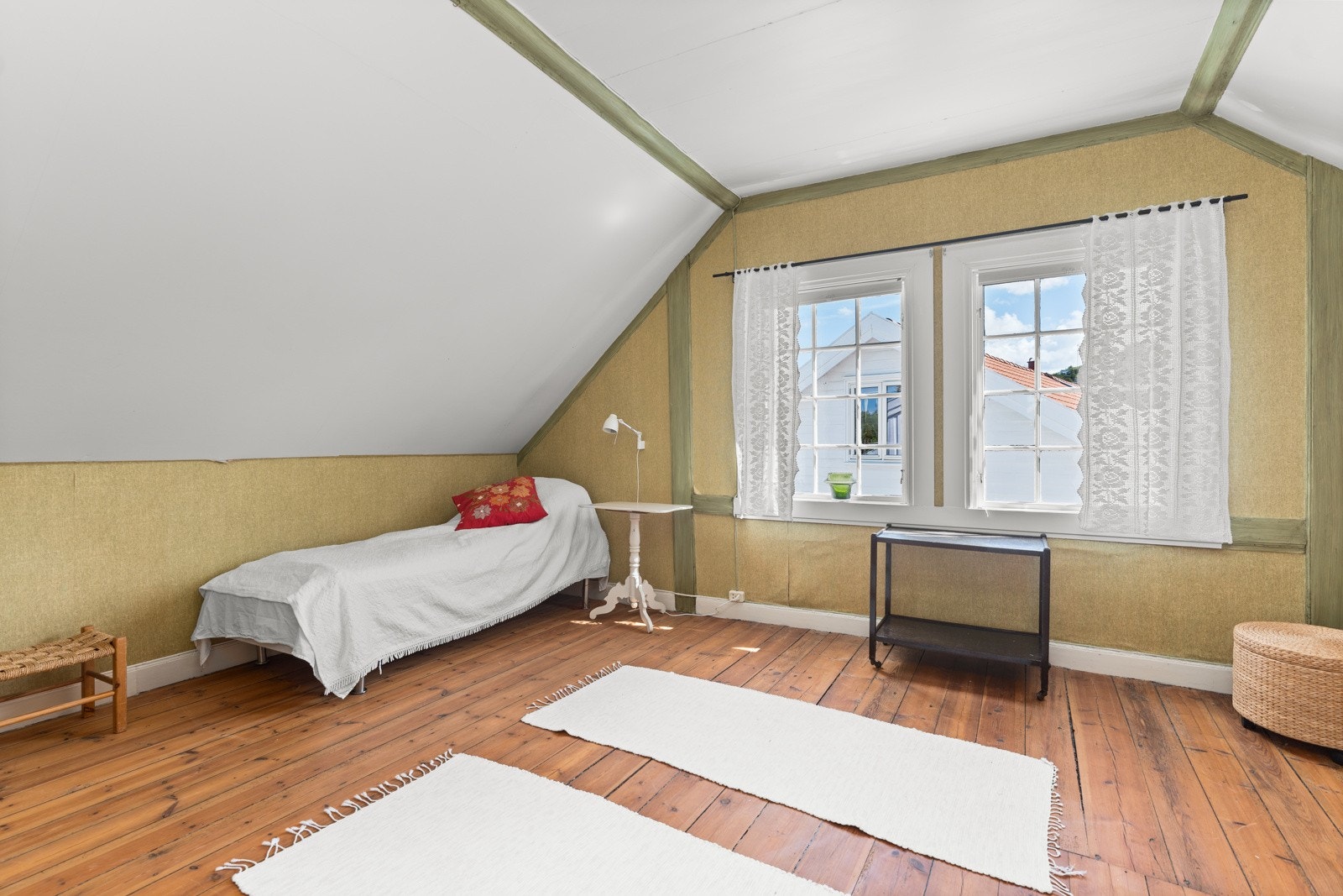 Soverom 2, også av god størrelse. Trenger man flere rom kan man feks dele dette i to. Galleribilde