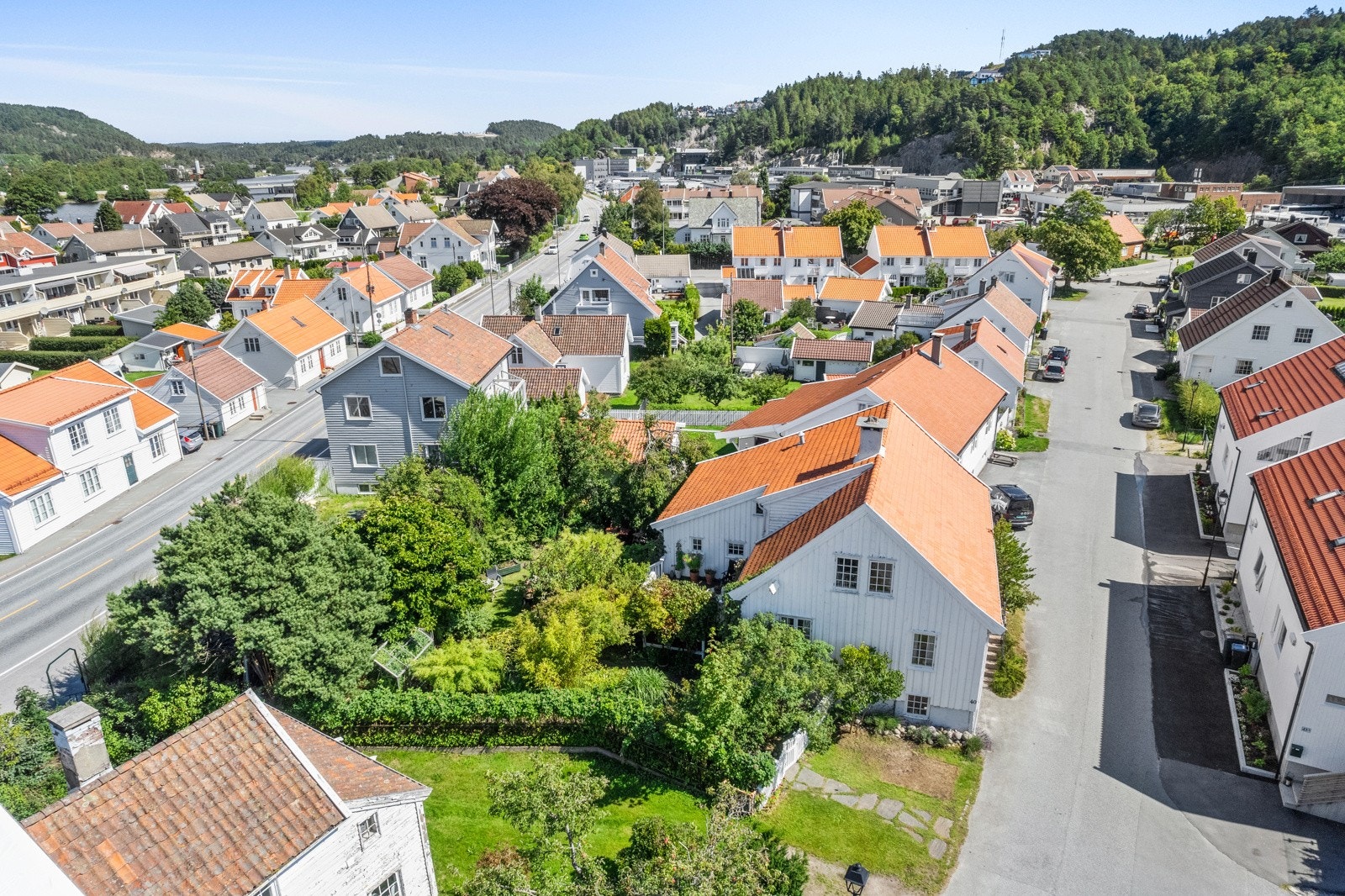Brogata er en hyggelig og rolig gate uten gjennomgangstrafikk. Galleribilde