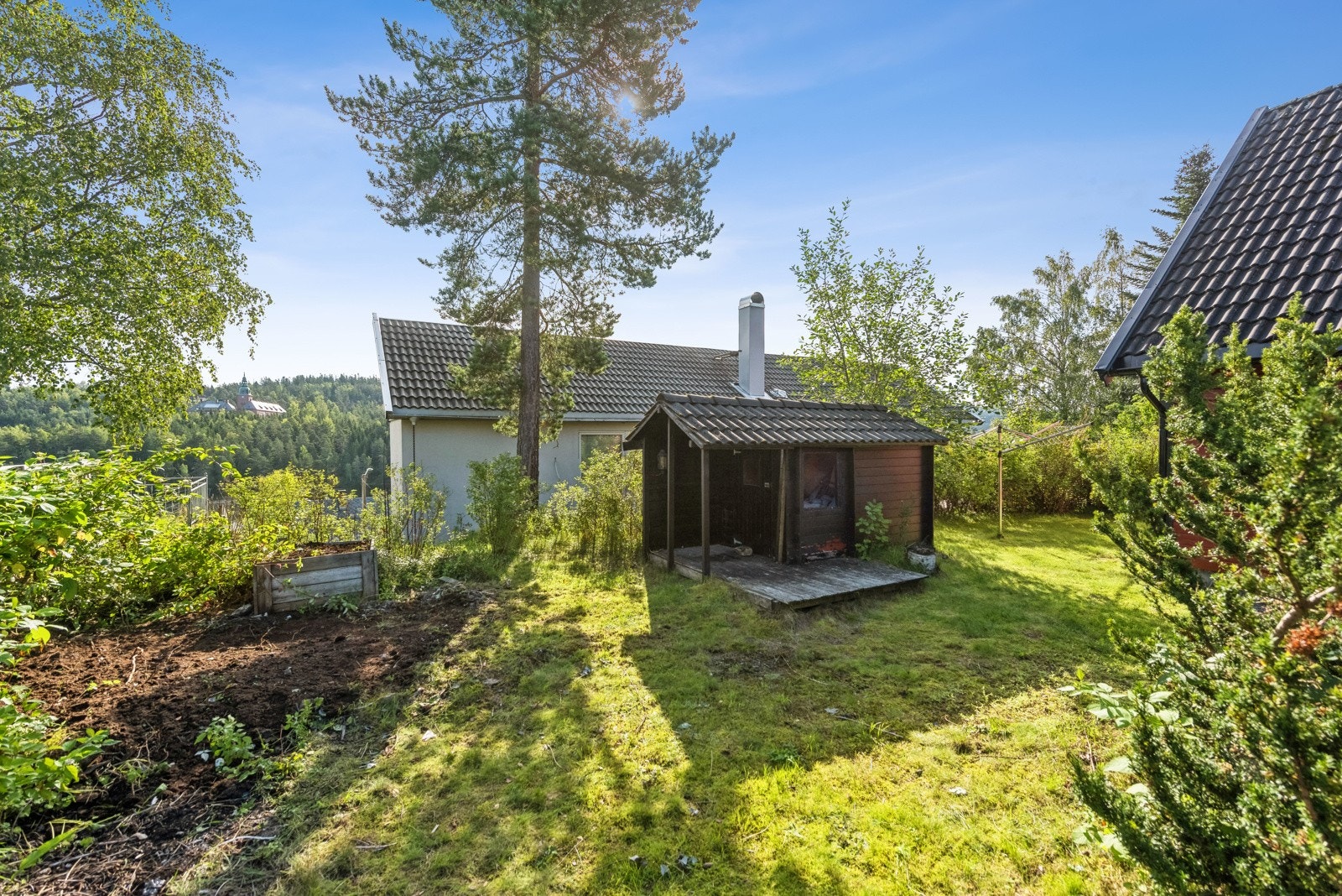 Det er et uthus med potensiale til å bli et lekehus for barna. Galleribilde