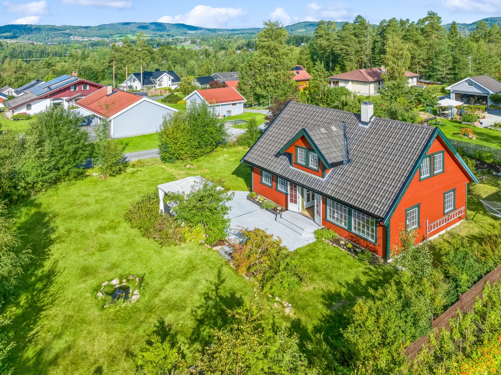 På terrassen har du sol fra tidlig formiddag til sent på kveld. Galleribilde