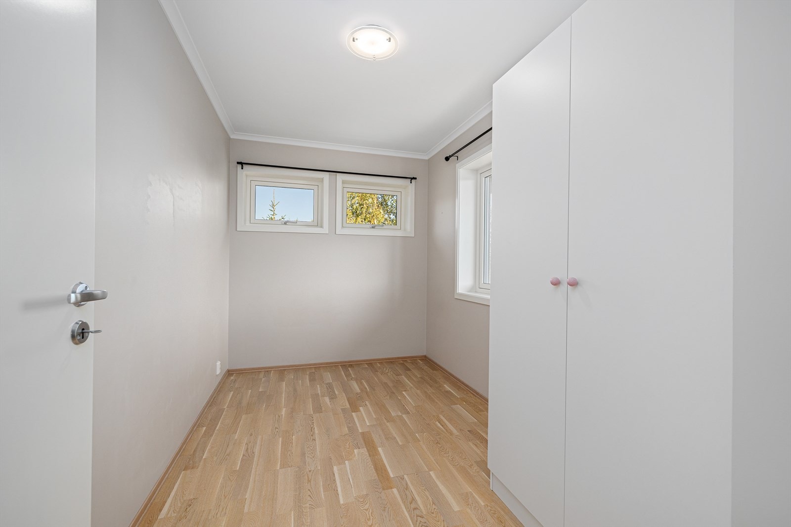 Soverom 3 har to vinduer i tillegg som gir godt lys Galleribilde