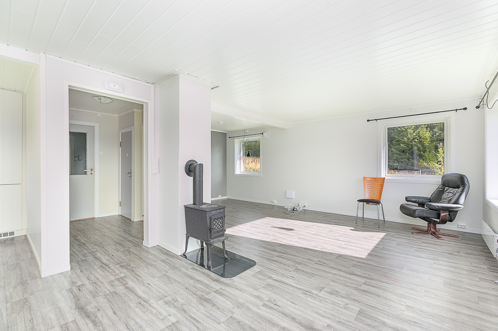 God plass til møblering av både spisegruppe og sofagruppe. Galleribilde