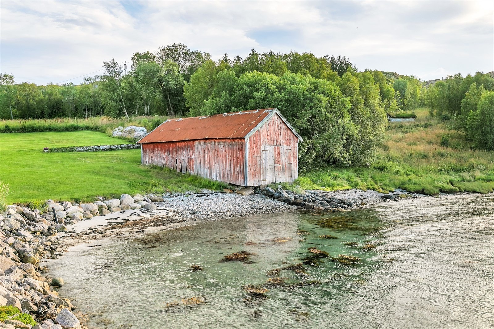 Naustet som medfølger eiendommen Galleribilde