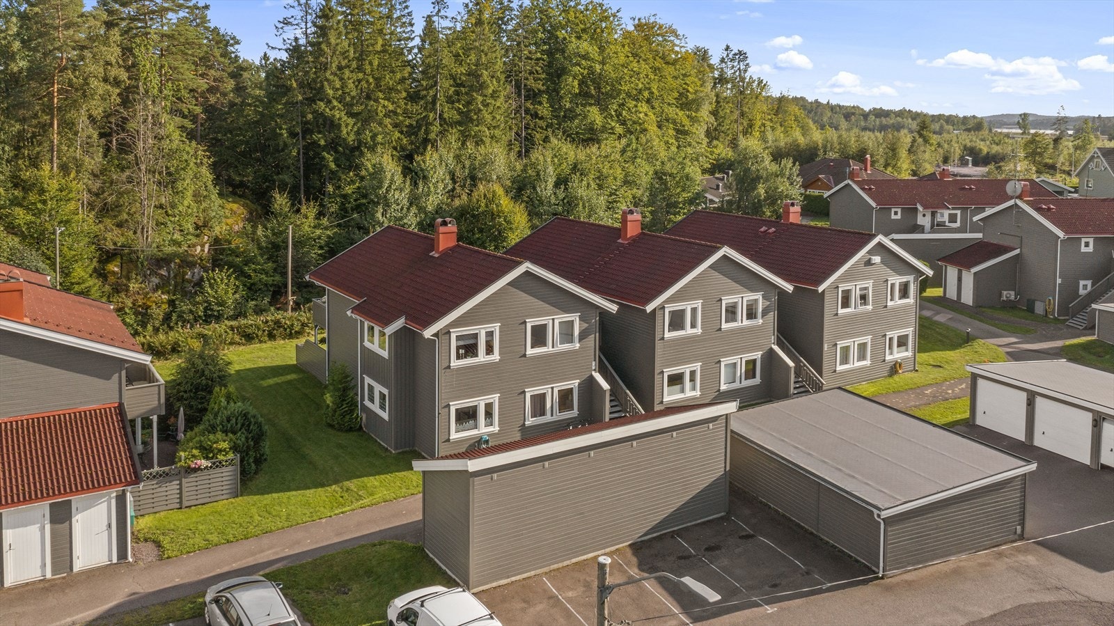 Leiligheten ligger i et veldrevet borettslag bestående av 18 leiligheter. Denne leiligheten er fint plassert i 2. etasje. Galleribilde