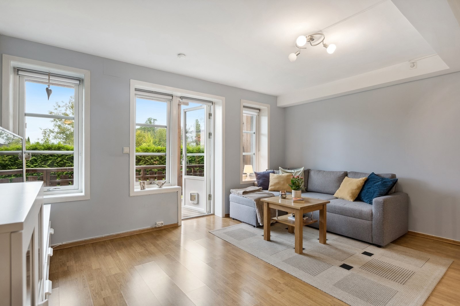 Fra stuen er det utgang til terrasse på ca. 12 kvm. Galleribilde