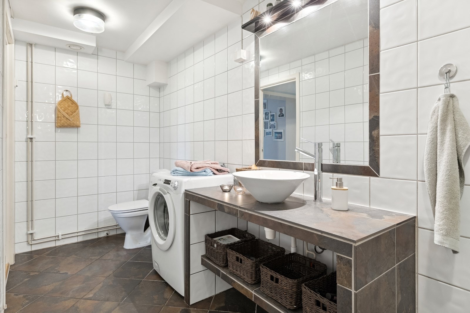 Flislagt bad/vaskerom fra 2005/2006. Galleribilde