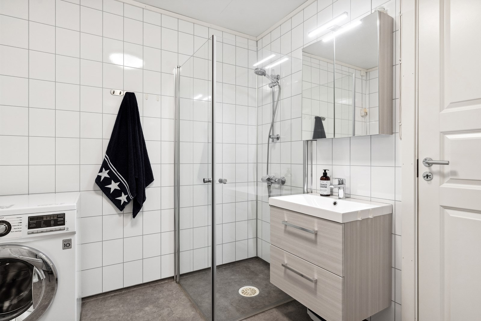 Opplegg til vaskemaskin på bad. Galleribilde