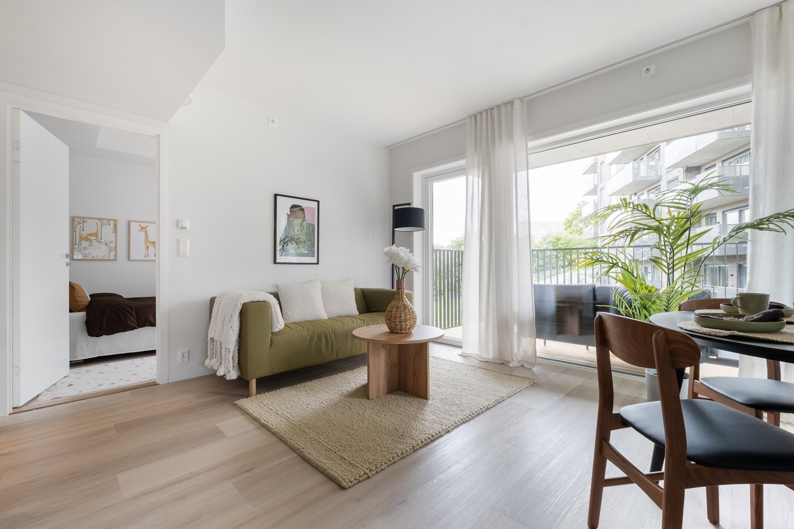 Direkte fra stuen er det utgang til balkong på ca 17 kvm. Galleribilde