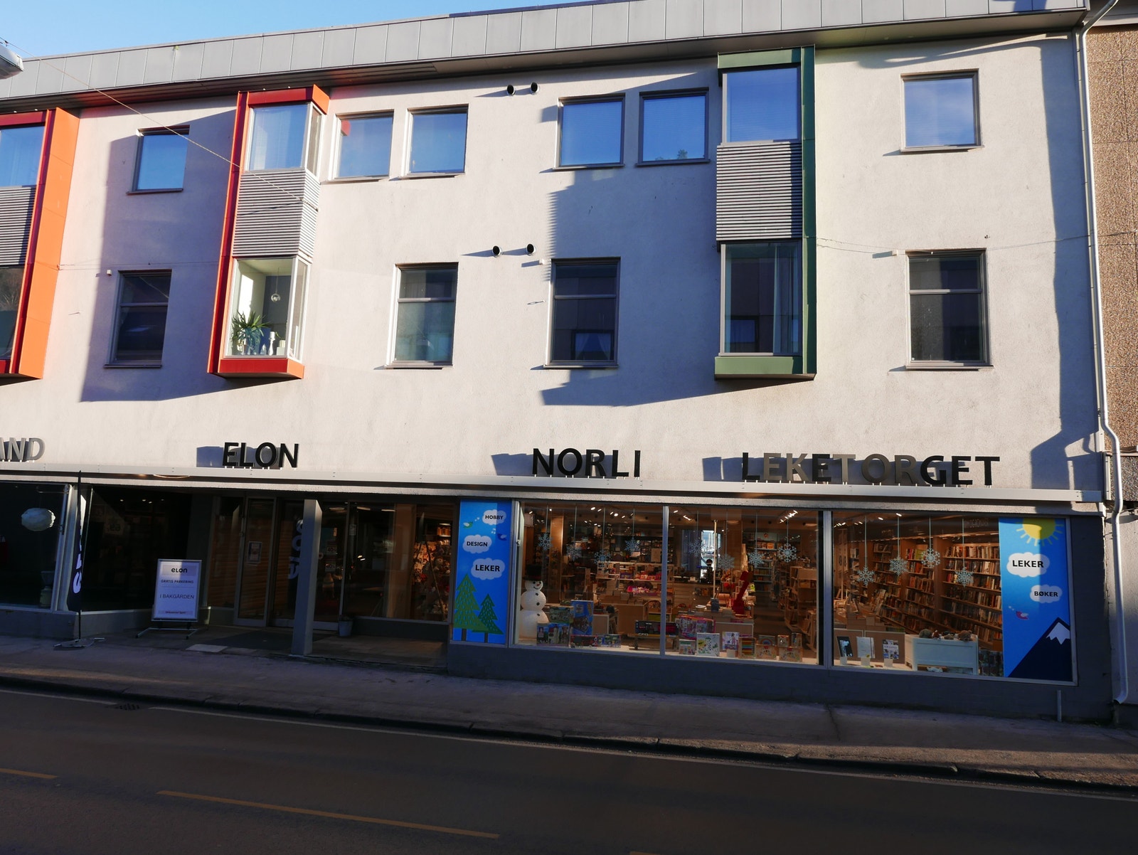 Nærmeste naboer er Elon, Norli, Motepinnen, Men's Shop og Gullsme'n Galleribilde