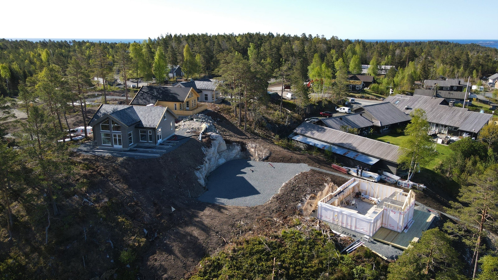 I 2022 har det vært høy aktivitet på Øysangkollen, men vi har fortsatt mange flotte ledige tomter igjen. Galleribilde