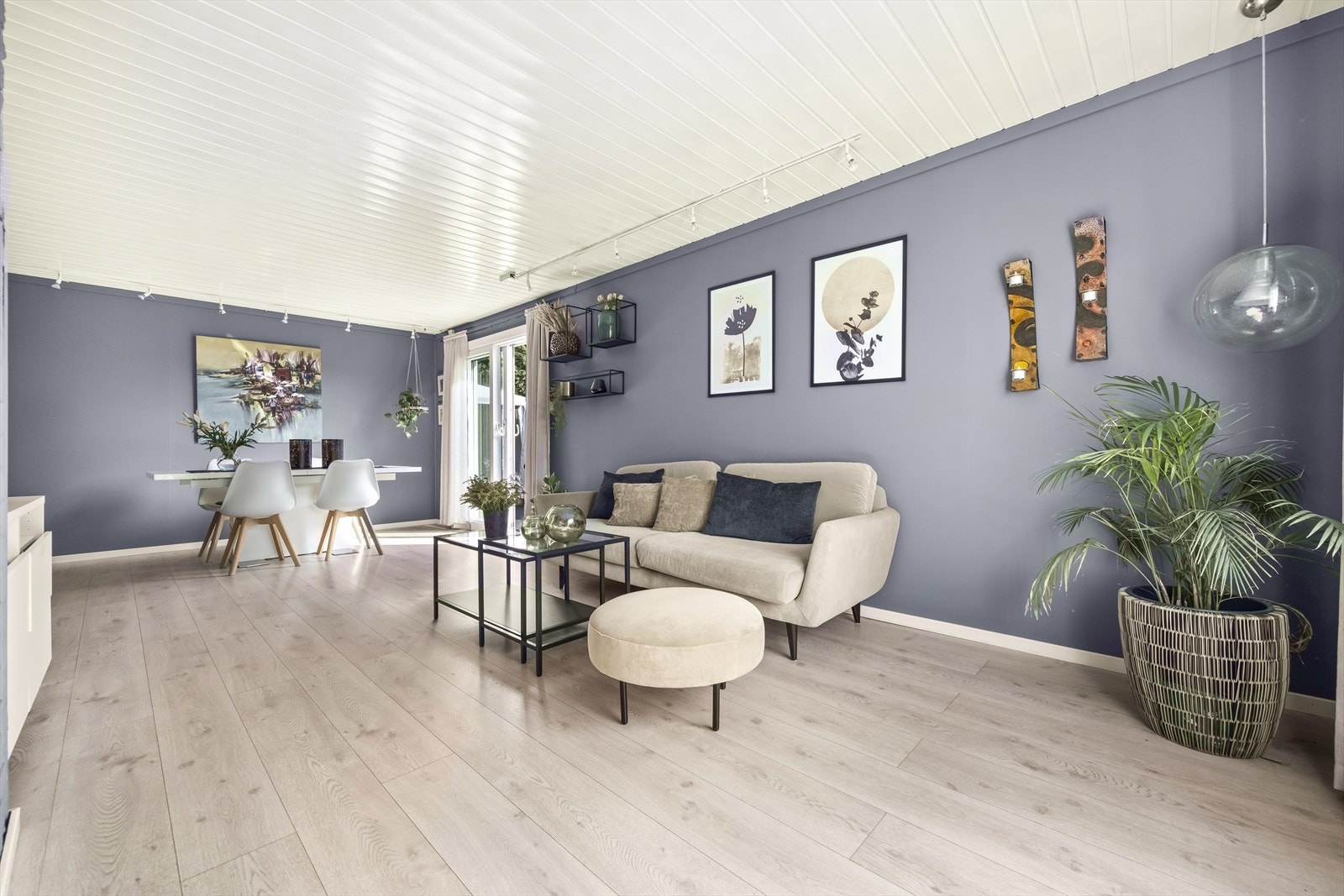Åpen og sosial løsning som gjør det enkelt å underholde gjester under matlagingen. Galleribilde