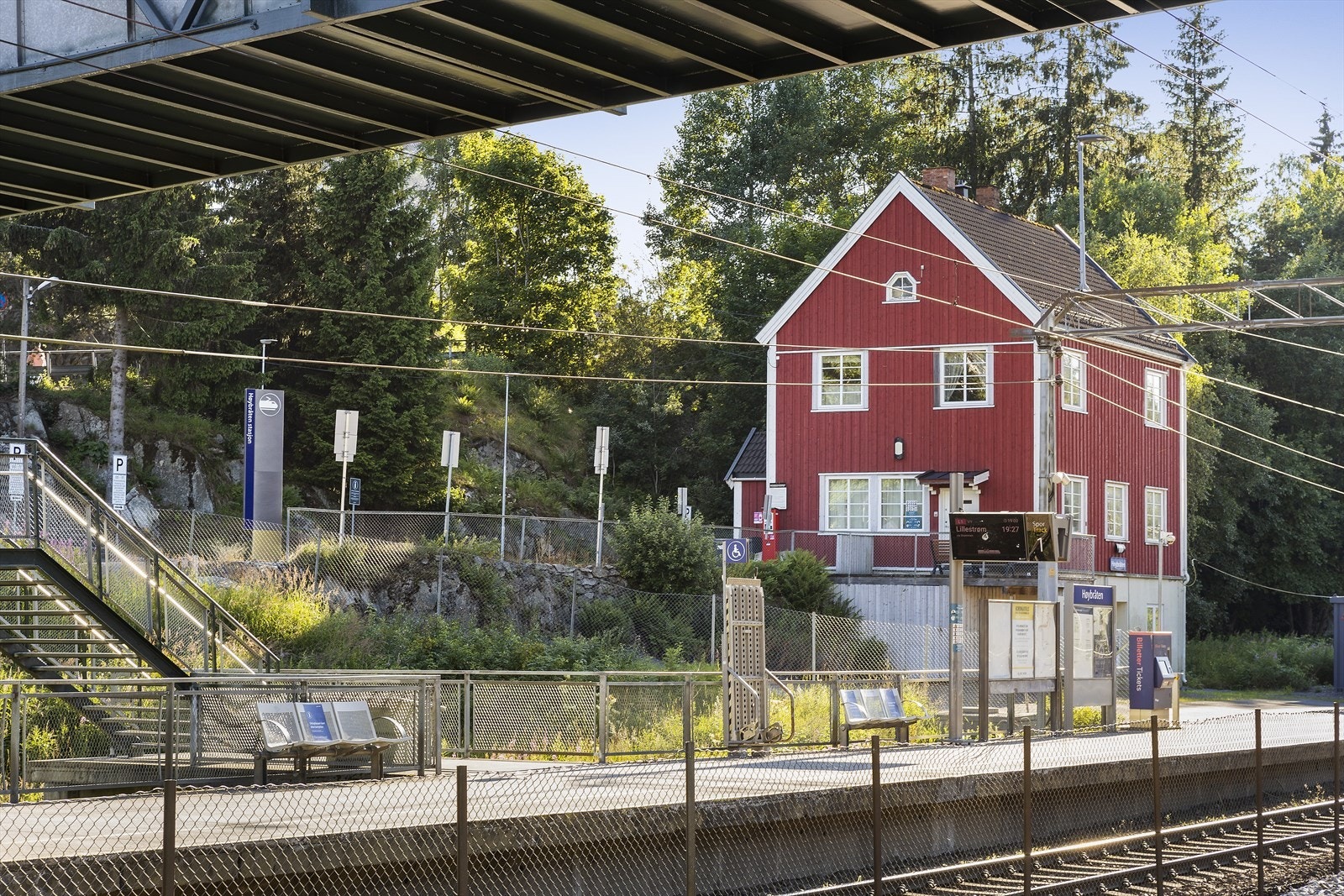 Høybråten stasjon er kun 13 minutter gangen fra boligen Galleribilde