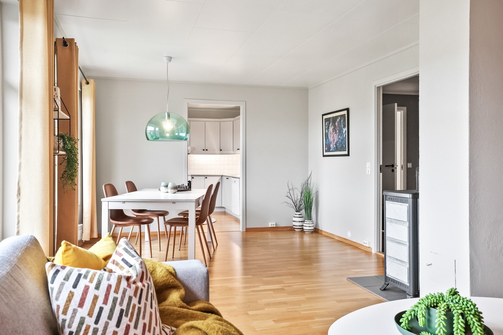 Det er god plass til spisebord Galleribilde