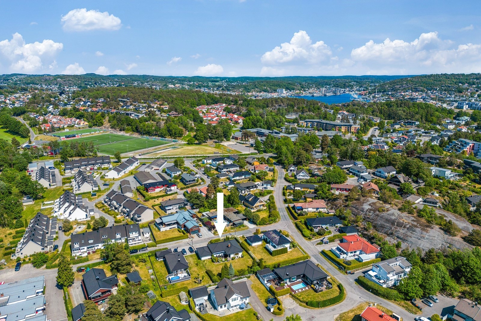 Her bor man i et rolig og barnevennlig område, men umiddelbar nærhet til det meste. Galleribilde