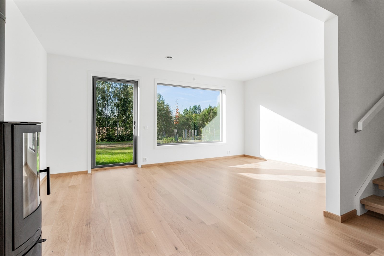 Peisovn i stuen som gir lun hygge på kalde vinterdager. Galleribilde