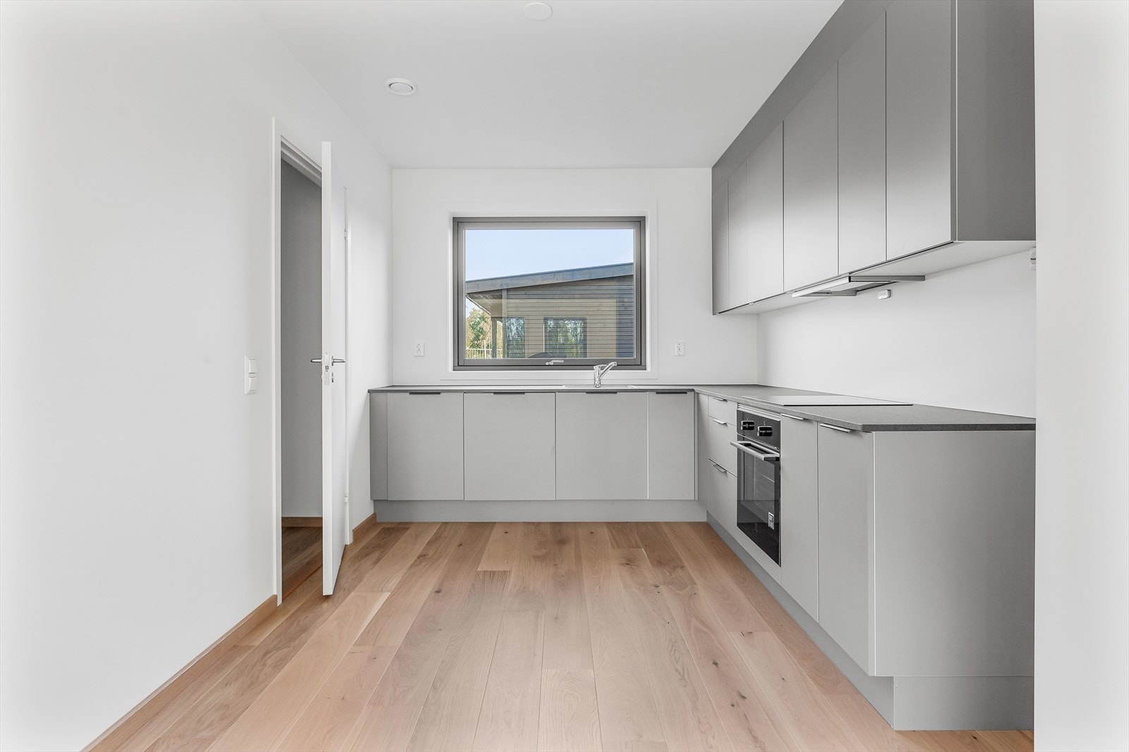 Moderne kjøkkeninnredning fra kvalitetsleverandøren HTH. Galleribilde