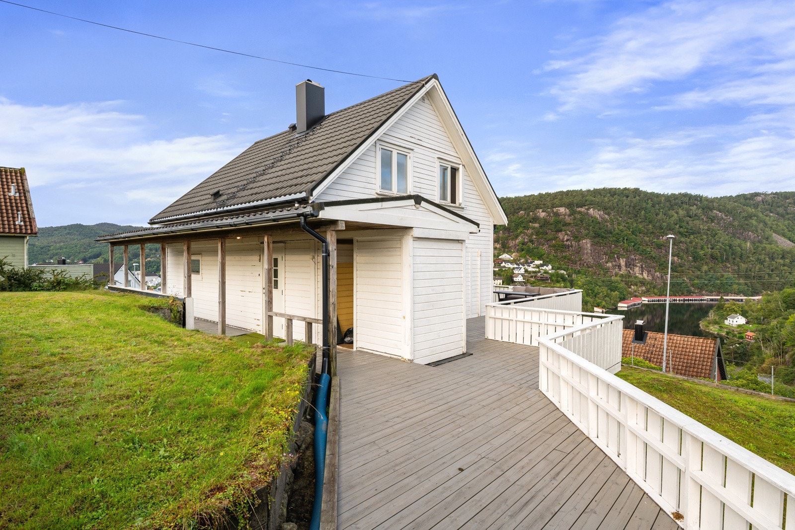 Terrasse ved inngangsparti. Galleribilde