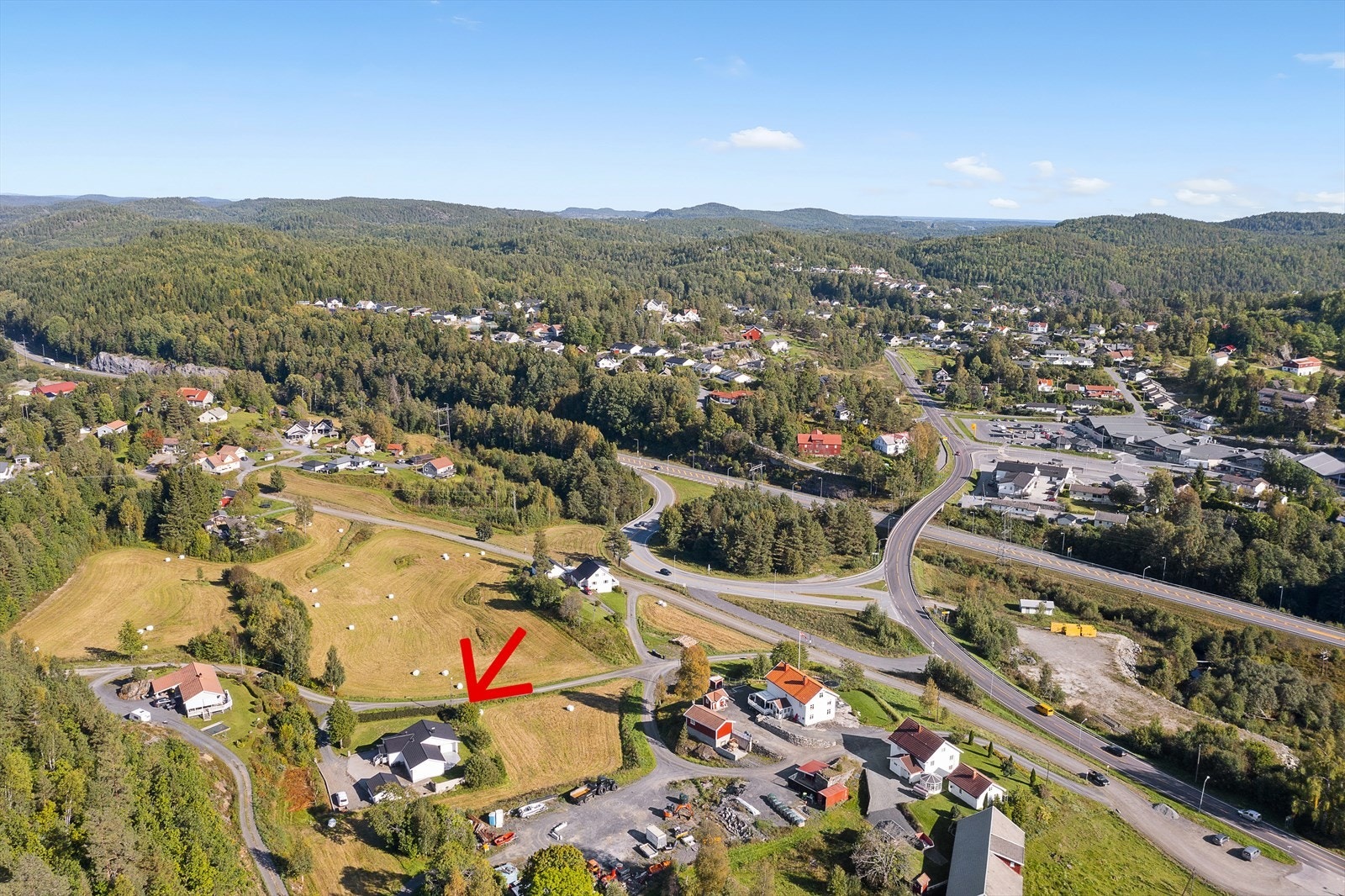Gåavstand til blant annet Alti kjøpesenter, barnehage, barneskole og ungdomsskole. Galleribilde