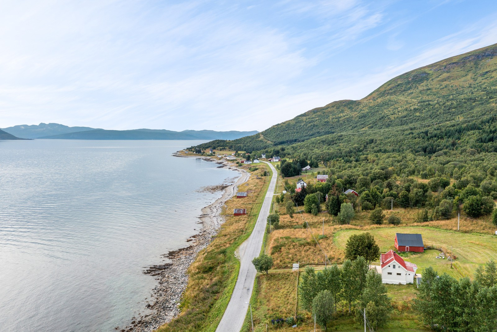EIendommen ligger flott til i et område med nydelig natur.