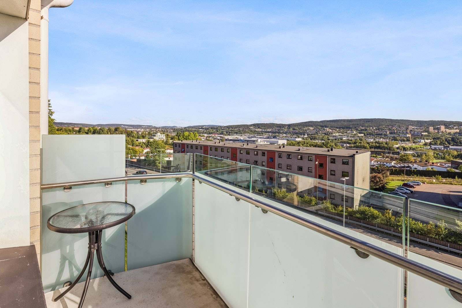 Høytliggende og skjermet balkong på 2.5 m². Galleribilde