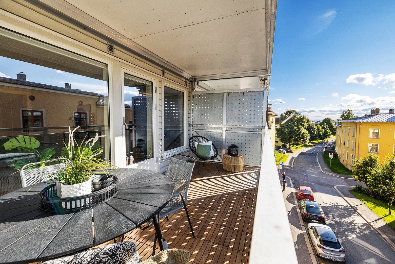 Fra stuen er det utgang til en stor og herlig balkong på ca. 11 m². Galleribilde