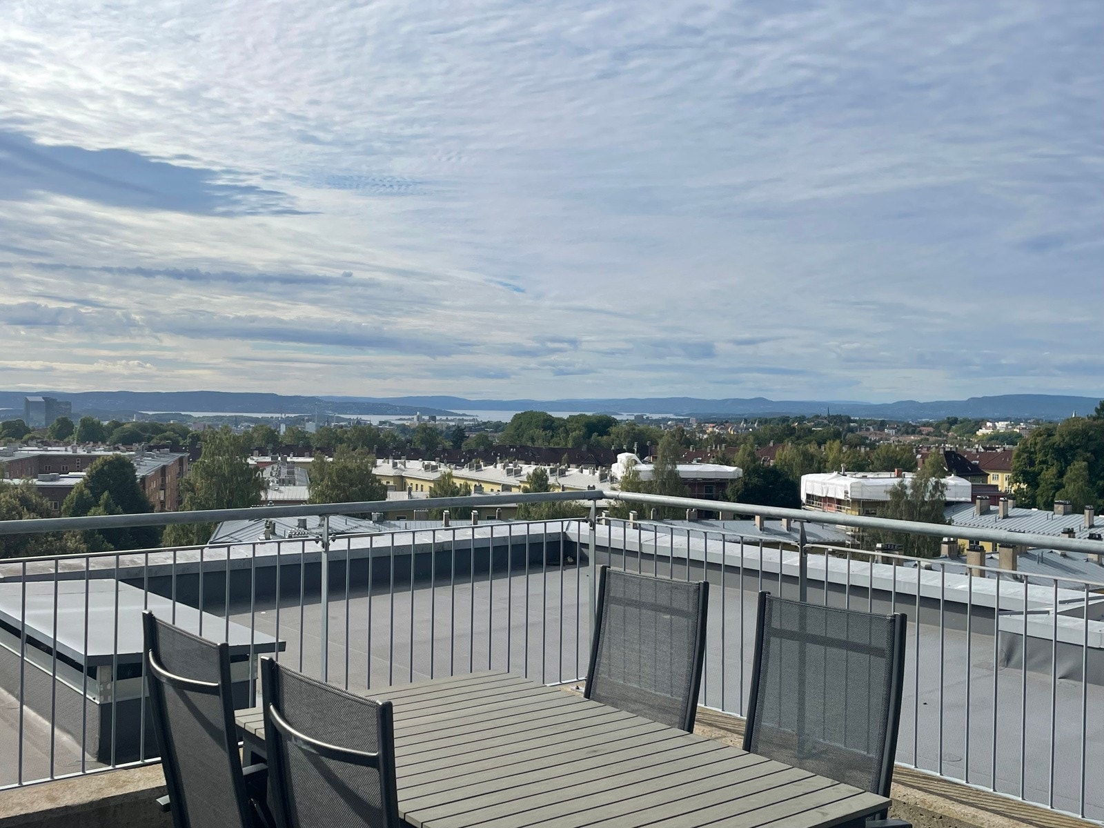 Felles takterrasse med fantastisk fjordutsikt Galleribilde