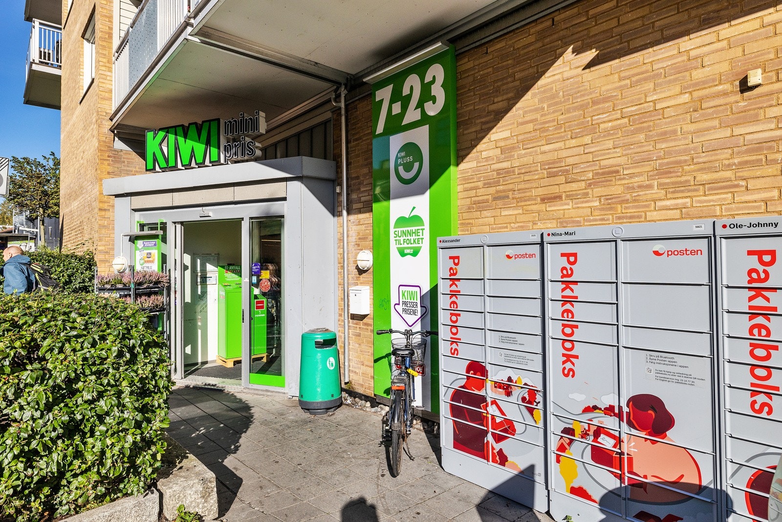 Kort vei til daglivare med KIWI beliggende i 1. etasje. Galleribilde