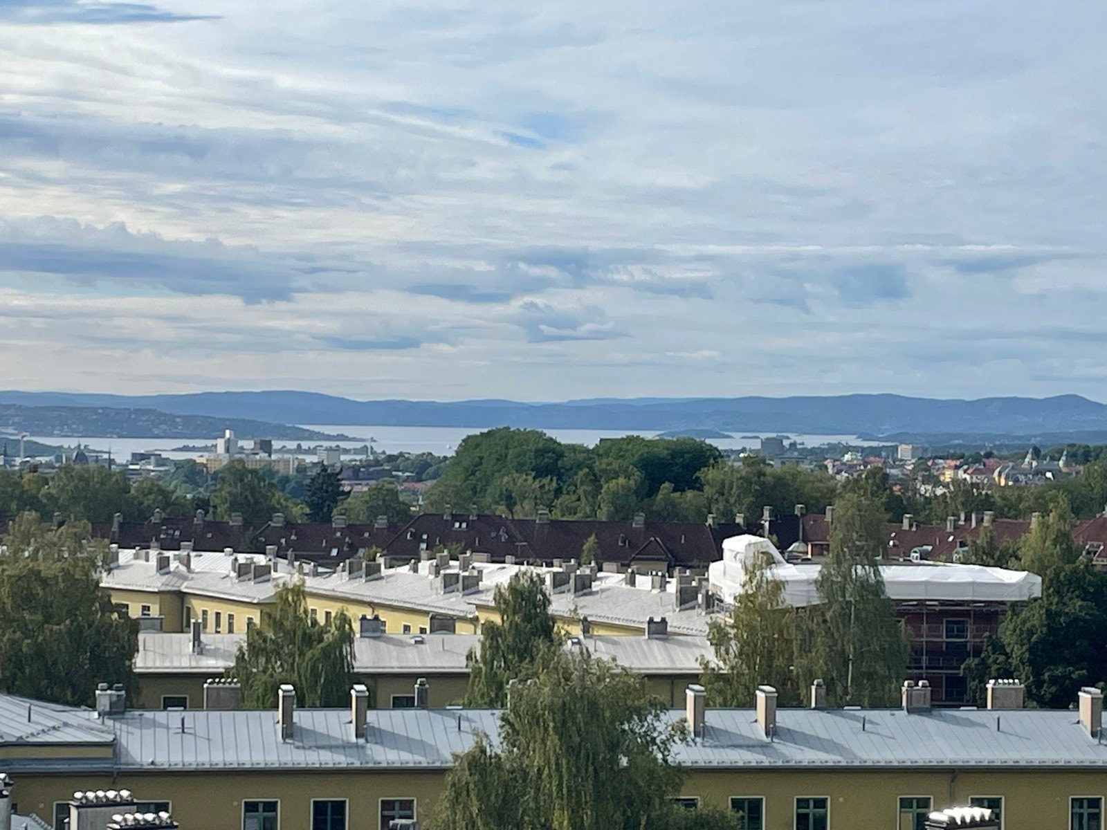 Fantastisk utsikt fra felles takterrasse Galleribilde