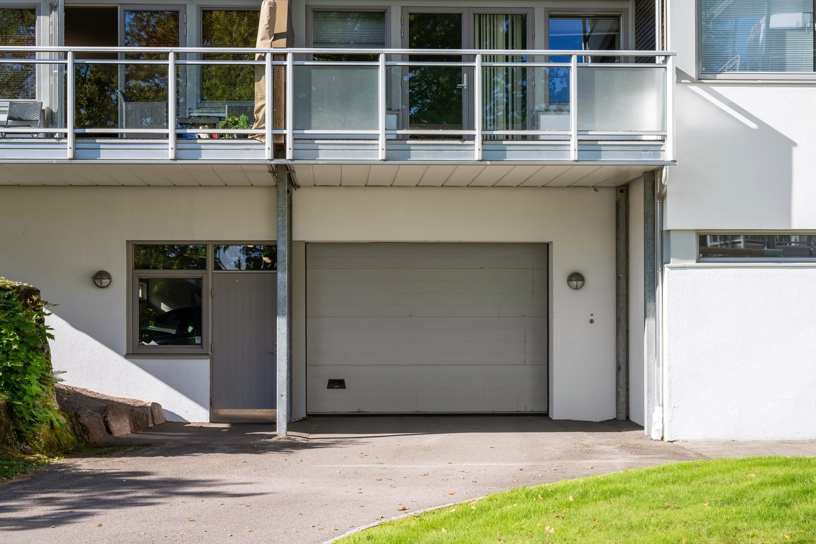 Med leiligheten følger det en garasjeplass i felles garasjeanlegg. Galleribilde