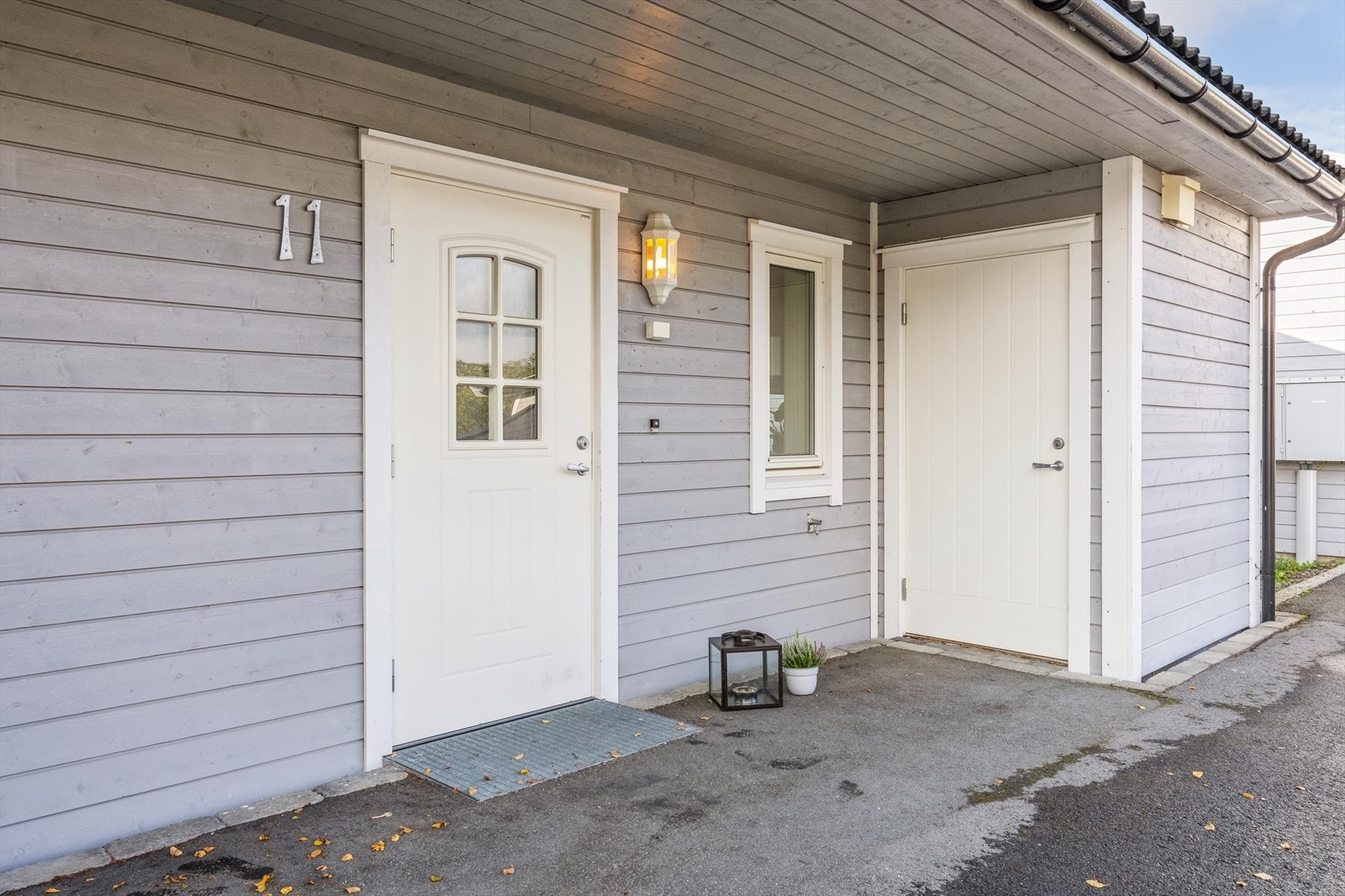 Med boligen følger det to praktiske utvendige boder. Galleribilde