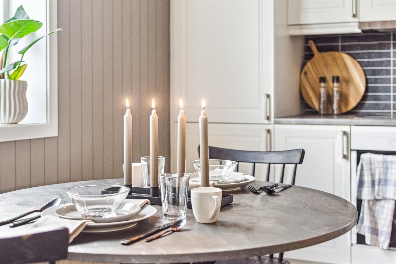 På stuen er det etablert varmepumpe for energibesparende oppvarming, pumpen er vurdert til TG1 av takstmann. Galleribilde