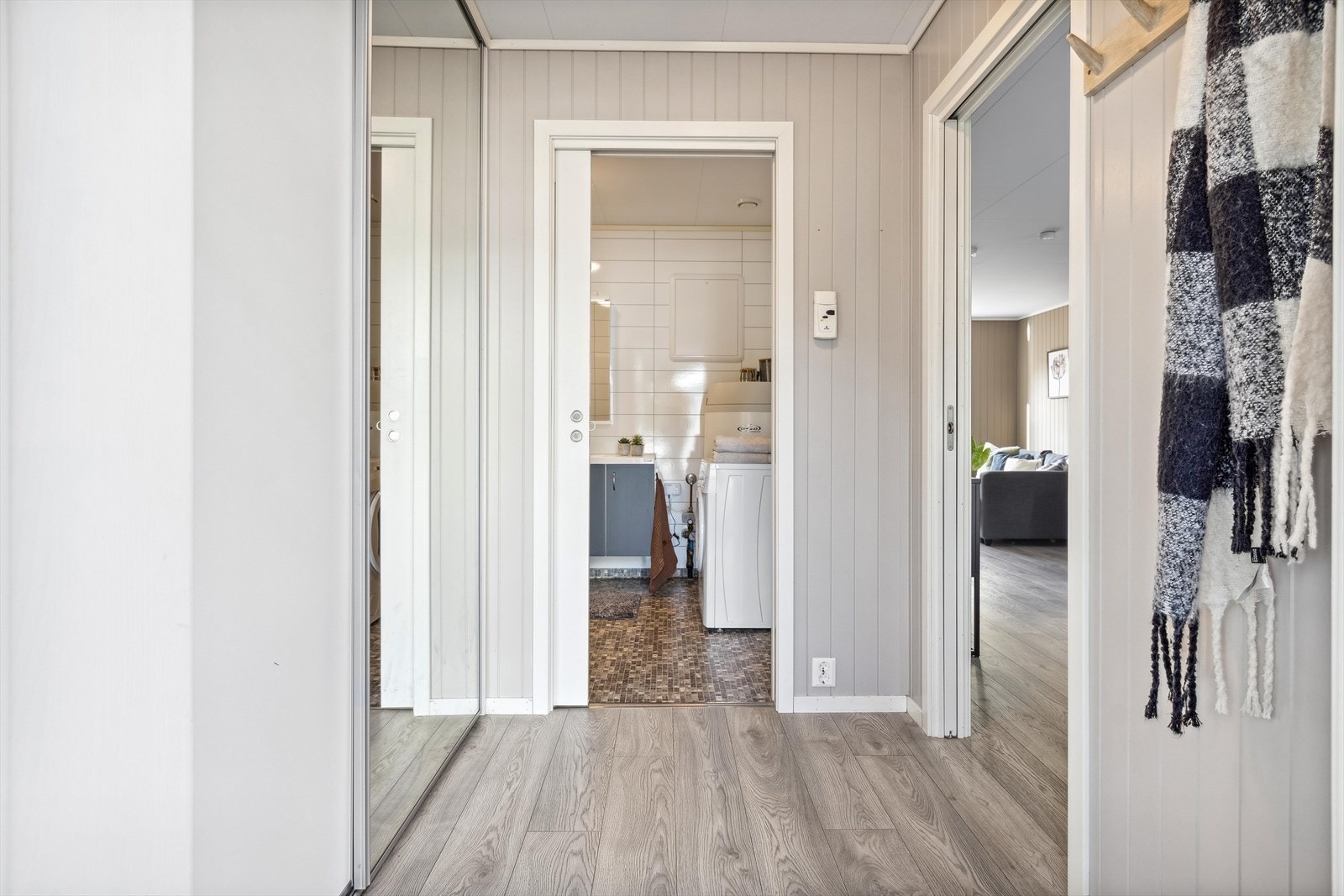 Fra gangen har du adkomst til badet på 7 kvm. Galleribilde