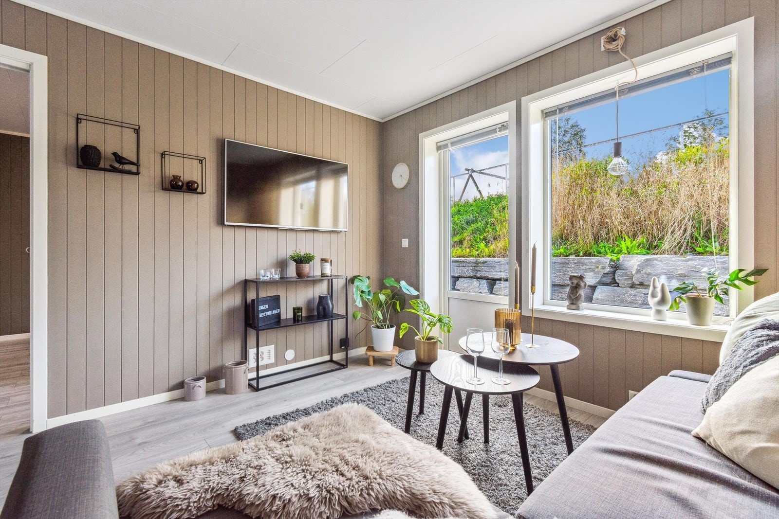 De innvendige flatene i boligen er vurdert til TG1 av takstmann. Det samme gjelder vegger og tak samt gulv mot grunn. Galleribilde