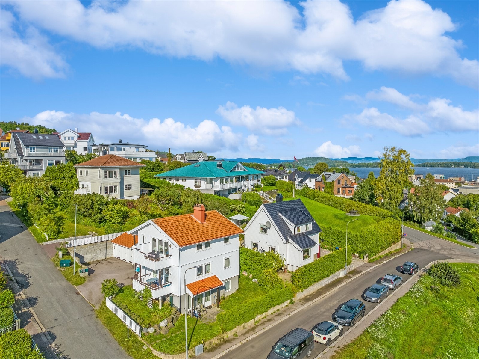 Boligen ligger i et veletablert område. Galleribilde