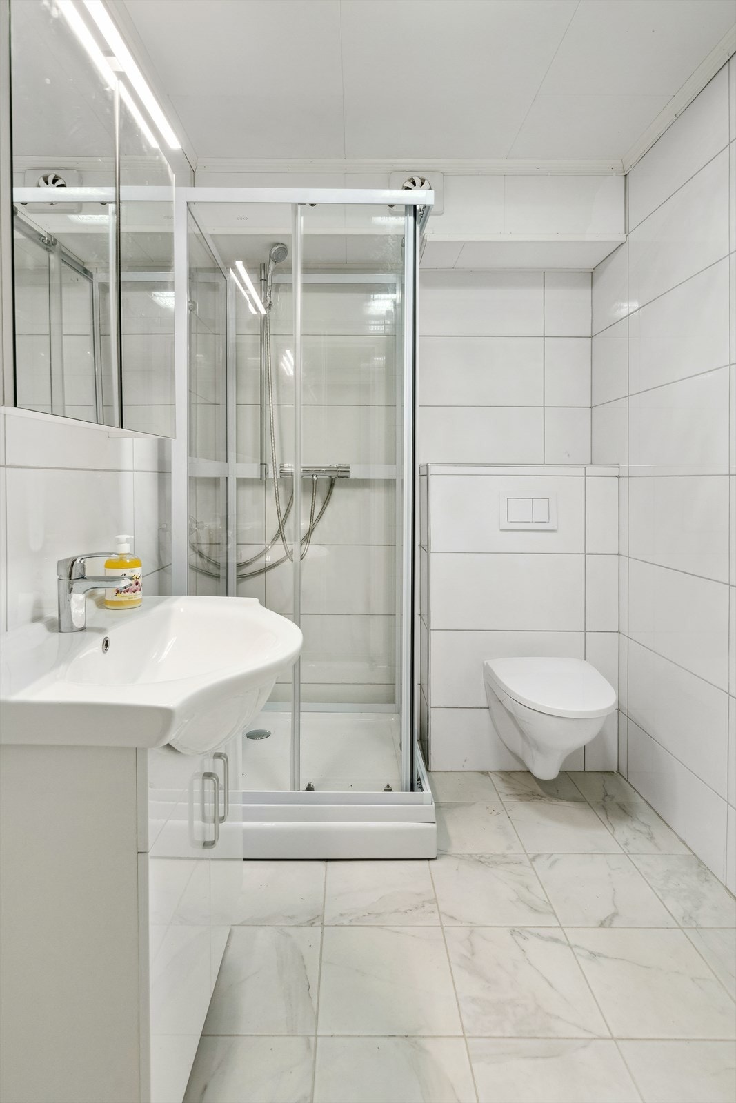Det er opplegg for vaskemaskin på badet Galleribilde